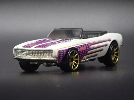 1967 67 CHEVY CHEVROLET CAMARO CONVERTIBLE 1:64 SCALE DIORAMA DIECAST MODEL CAR-Burning Rubber Toy Company
