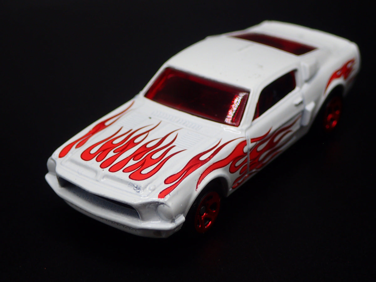 1968 68 FORD MUSTANG SHELBY GT500 FASTBACK 1:64 SCALE DIORAMA DIECAST MODEL CAR