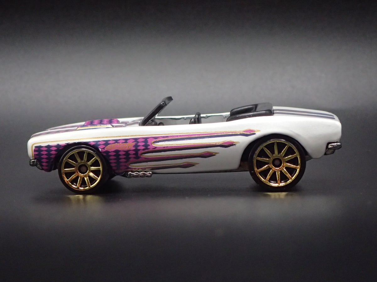 1967 67 CHEVY CHEVROLET CAMARO CONVERTIBLE 1:64 SCALE DIORAMA DIECAST MODEL CAR
