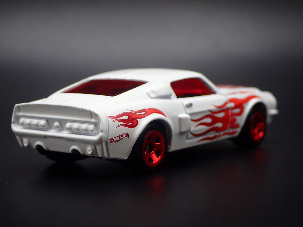 1968 68 FORD MUSTANG SHELBY GT500 FASTBACK 1:64 SCALE DIORAMA DIECAST MODEL CAR