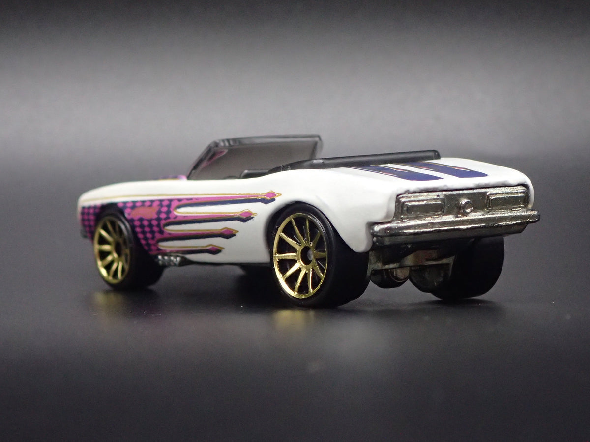 1967 67 CHEVY CHEVROLET CAMARO CONVERTIBLE 1:64 SCALE DIORAMA DIECAST MODEL CAR