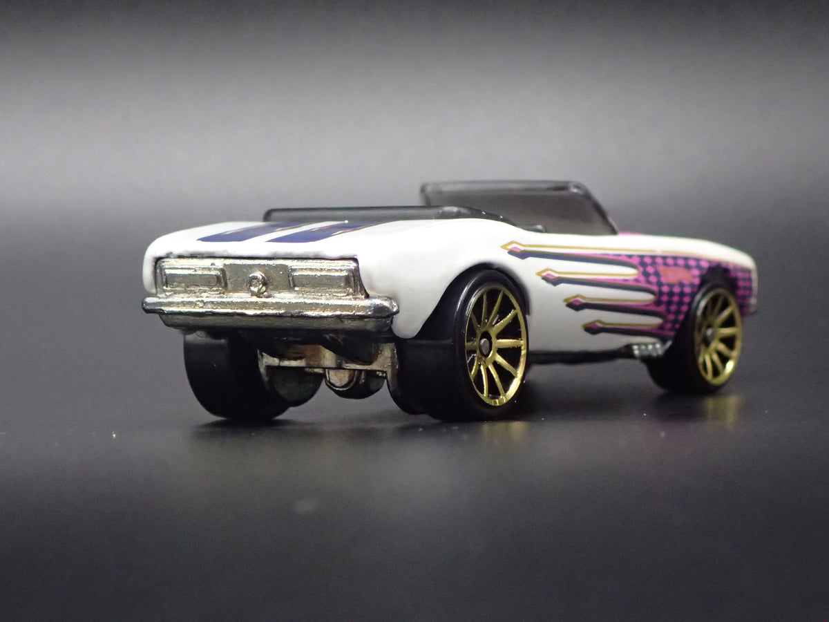 1967 67 CHEVY CHEVROLET CAMARO CONVERTIBLE 1:64 SCALE DIORAMA DIECAST MODEL CAR