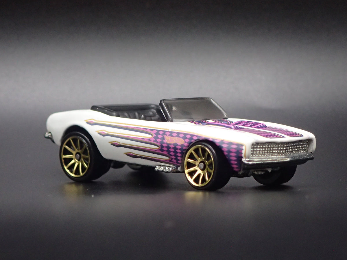 1967 67 CHEVY CHEVROLET CAMARO CONVERTIBLE 1:64 SCALE DIORAMA DIECAST MODEL CAR