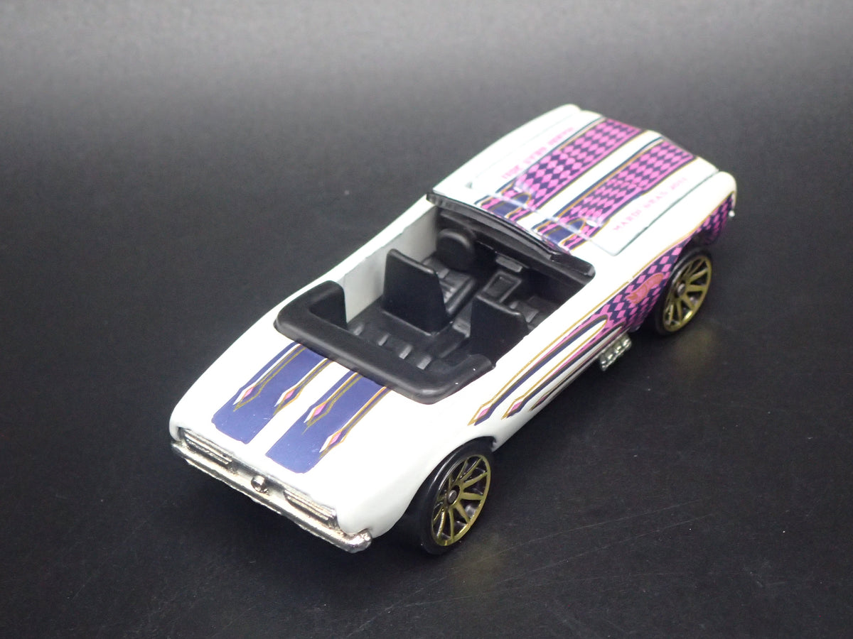 1967 67 CHEVY CHEVROLET CAMARO CONVERTIBLE 1:64 SCALE DIORAMA DIECAST MODEL CAR