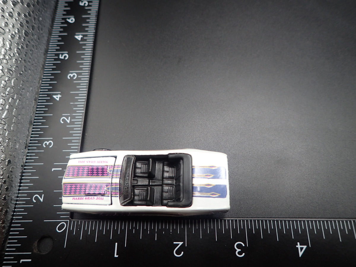 1967 67 CHEVY CHEVROLET CAMARO CONVERTIBLE 1:64 SCALE DIORAMA DIECAST MODEL CAR