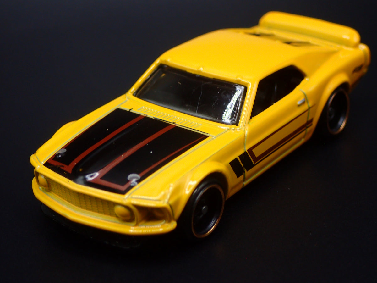 1969 69 FORD MUSTANG BOSS 302 YELLOW 1/64 SCALE DIORAMA DIECAST MODEL CAR
