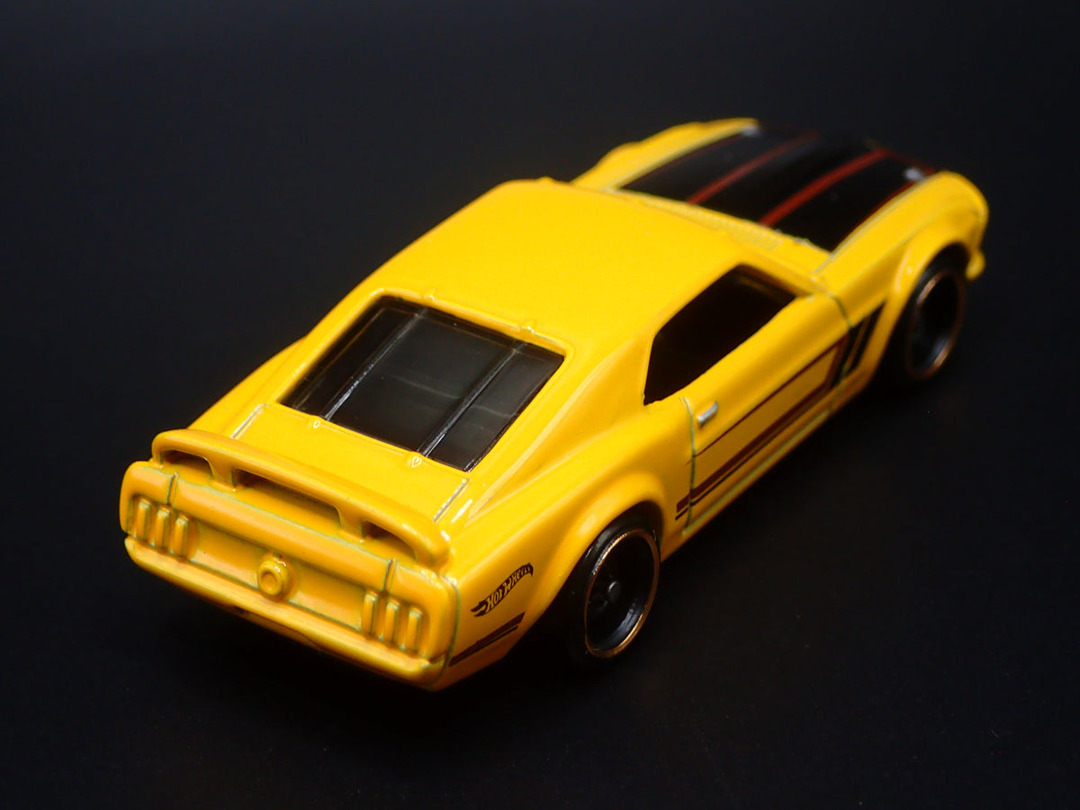 1969 69 FORD MUSTANG BOSS 302 YELLOW 1/64 SCALE DIORAMA DIECAST MODEL CAR