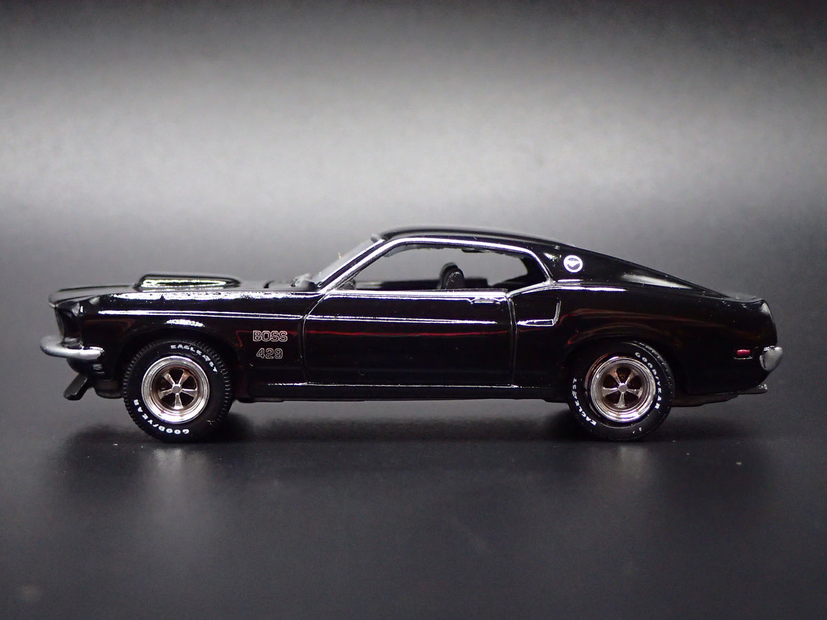 1969 69 FORD MUSTANG BOSS 429 FASTBACK 1/64 SCALE COLLECTIBLE DIECAST MODEL CAR