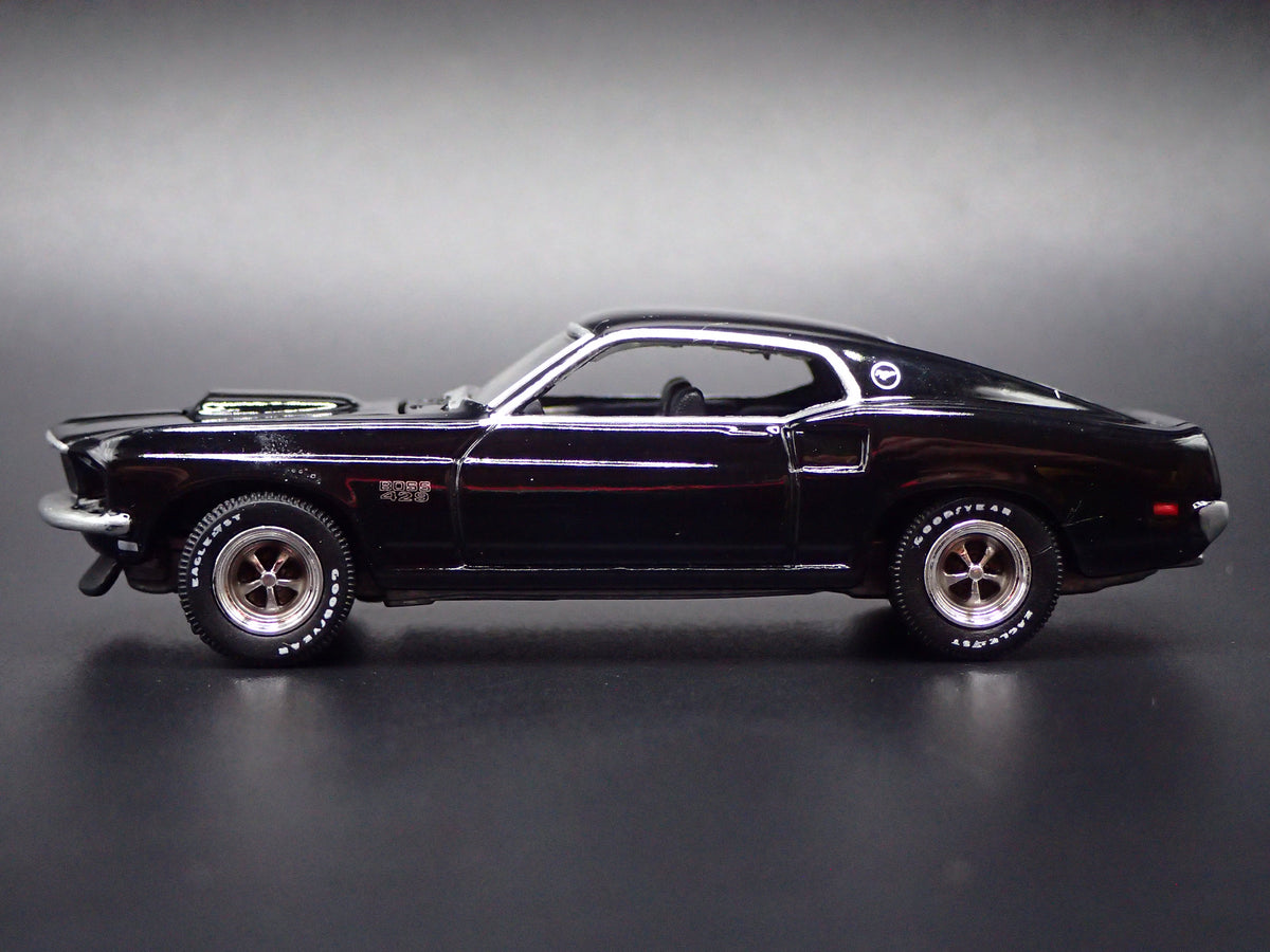 1969 69 FORD MUSTANG BOSS 429 FASTBACK 1/64 SCALE COLLECTIBLE DIECAST MODEL CAR