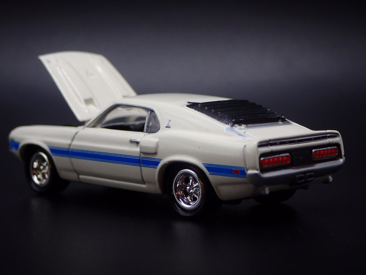 1969 69 FORD MUSTANG SHELBY GT350 FASTBACK WHITE 1/64 SCALE DIECAST MODEL CAR