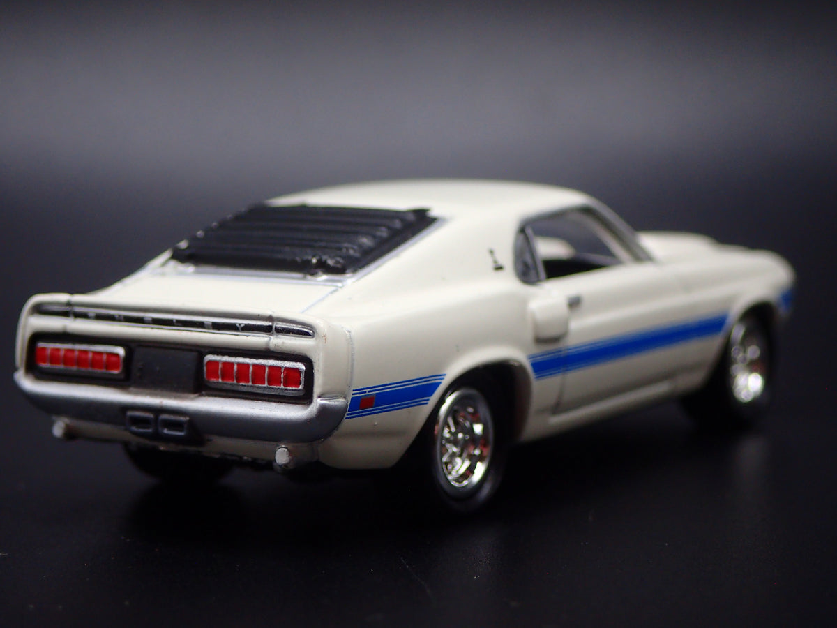 1969 69 FORD MUSTANG SHELBY GT350 FASTBACK WHITE 1/64 SCALE DIECAST MODEL CAR