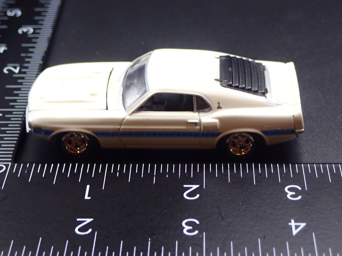 1969 69 FORD MUSTANG SHELBY GT350 FASTBACK WHITE 1/64 SCALE DIECAST MODEL CAR