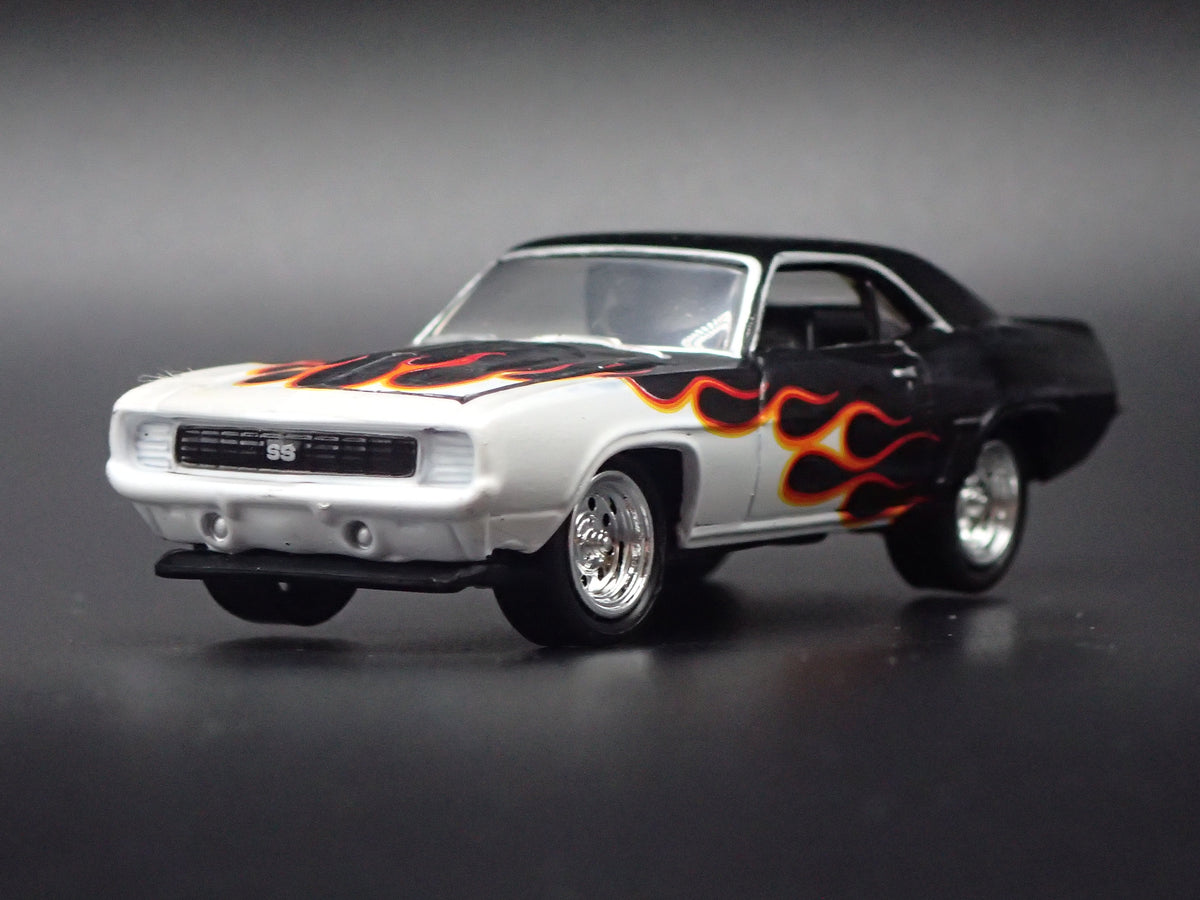 1969 69 CHEVY CHEVROLET CAMARO SS 1:64 SCALE DIORAMA DIECAST MODEL CAR