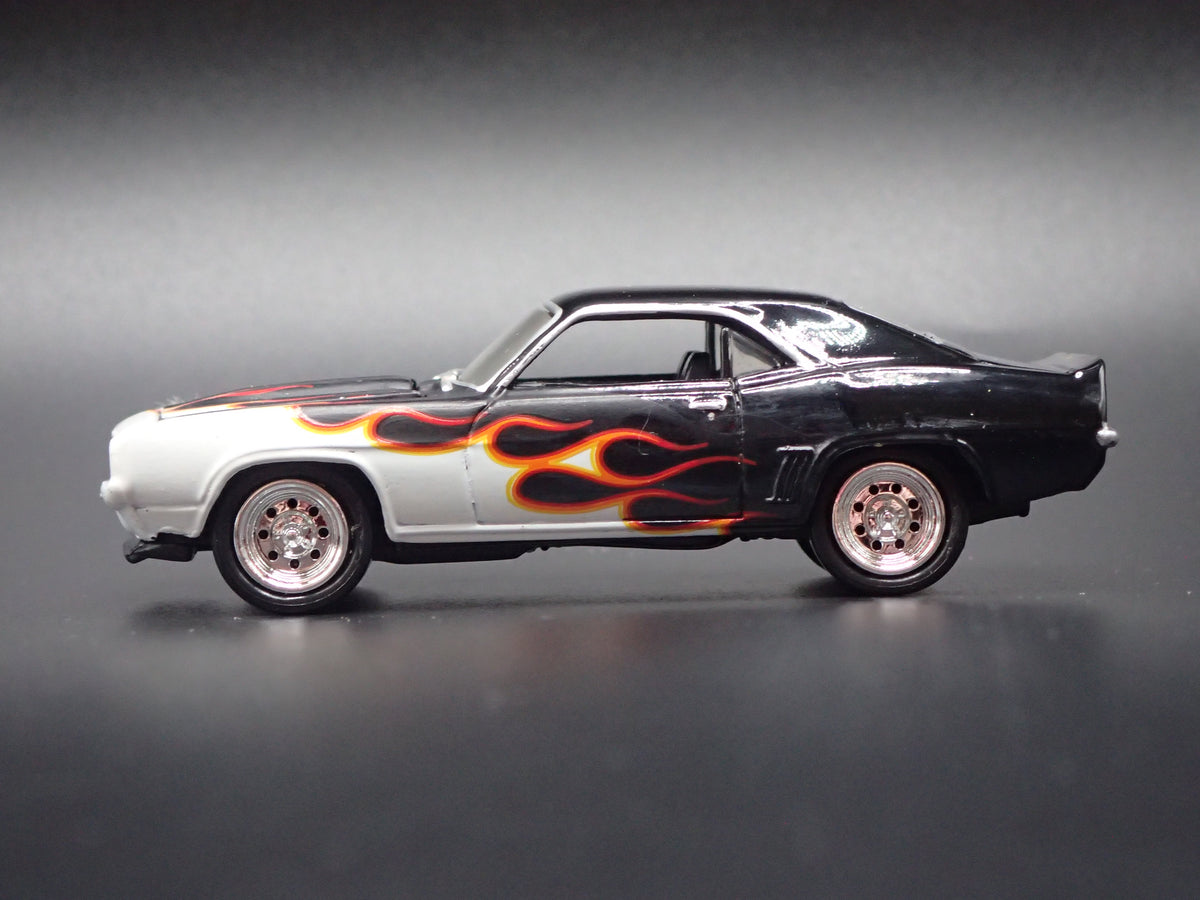 1969 69 CHEVY CHEVROLET CAMARO SS 1:64 SCALE DIORAMA DIECAST MODEL CAR