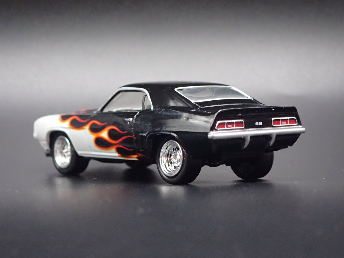 1969 69 CHEVY CHEVROLET CAMARO SS 1:64 SCALE DIORAMA DIECAST MODEL CAR