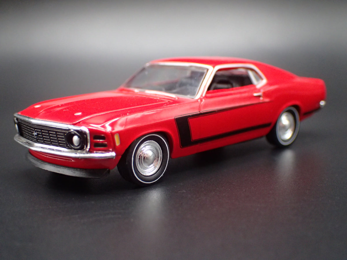 1970 70 FORD MUSTANG GRABBER FASTBACK RED 1:64 SCALE DIORAMA DIECAST MODEL CAR
