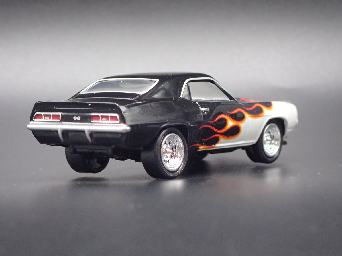 1969 69 CHEVY CHEVROLET CAMARO SS 1:64 SCALE DIORAMA DIECAST MODEL CAR