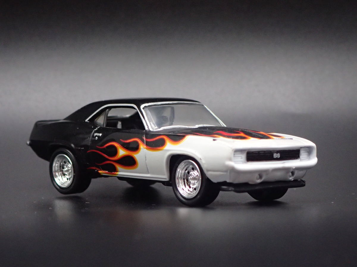1969 69 CHEVY CHEVROLET CAMARO SS 1:64 SCALE DIORAMA DIECAST MODEL CAR