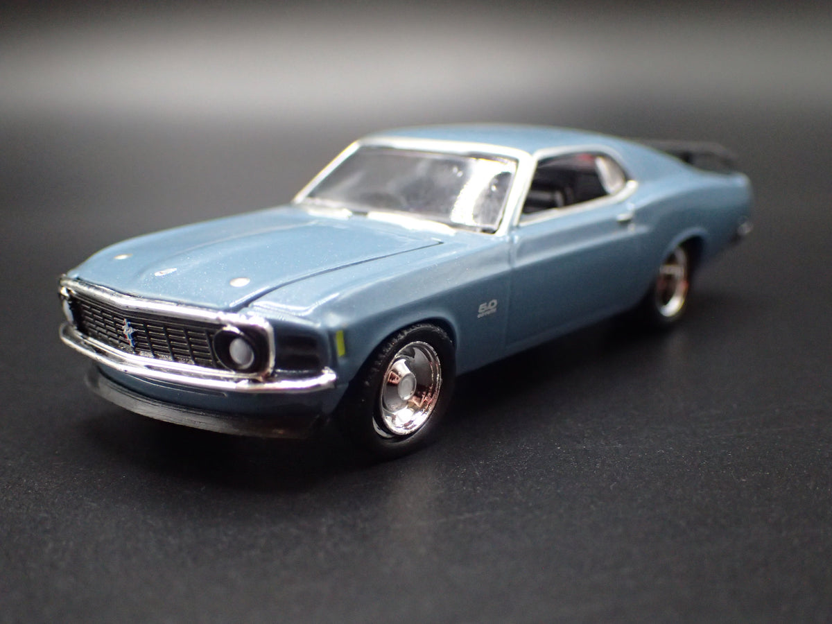 1970 70 FORD MUSTANG FASTBACK BLUE 1:64 SCALE DIORAMA DIECAST MODEL CAR