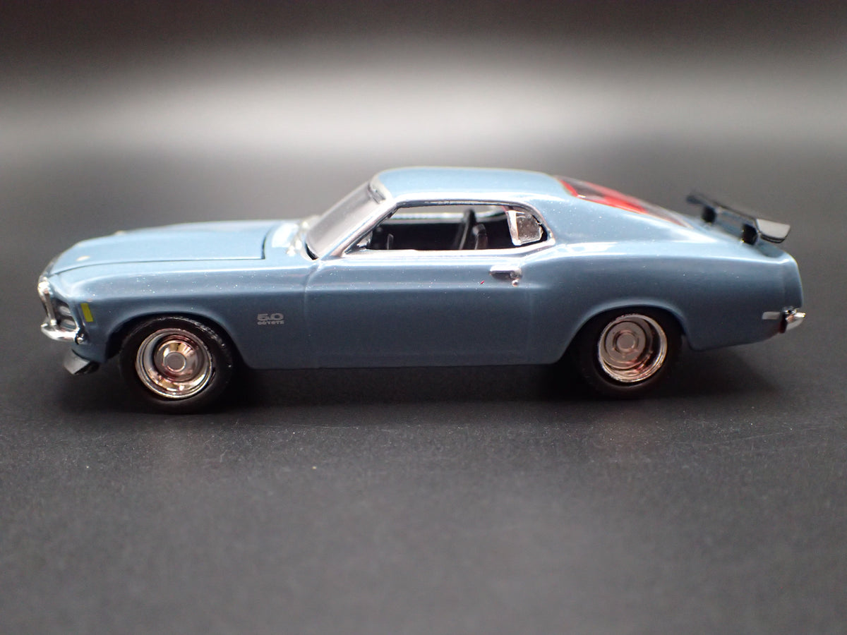 1970 70 FORD MUSTANG FASTBACK BLUE 1:64 SCALE DIORAMA DIECAST MODEL CAR