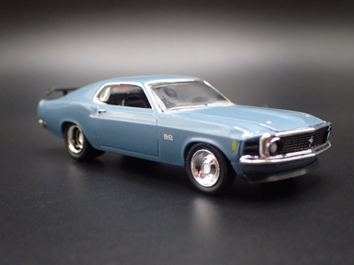 1970 70 FORD MUSTANG FASTBACK BLUE 1:64 SCALE DIORAMA DIECAST MODEL CAR