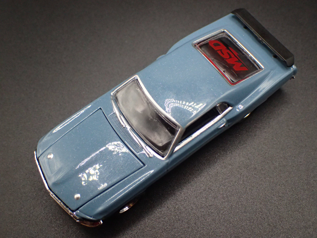 1970 70 FORD MUSTANG FASTBACK BLUE 1:64 SCALE DIORAMA DIECAST MODEL CAR