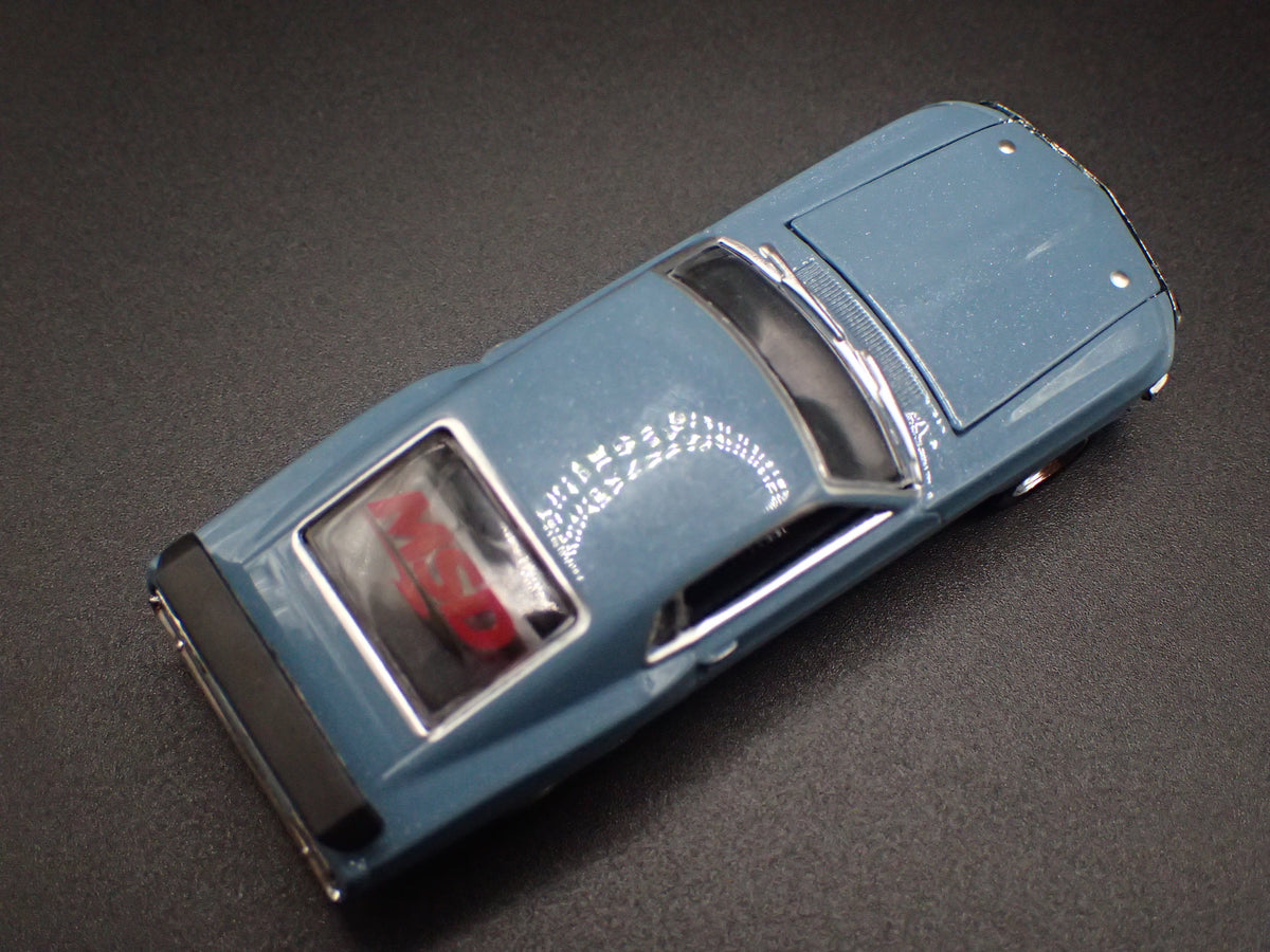 1970 70 FORD MUSTANG FASTBACK BLUE 1:64 SCALE DIORAMA DIECAST MODEL CAR