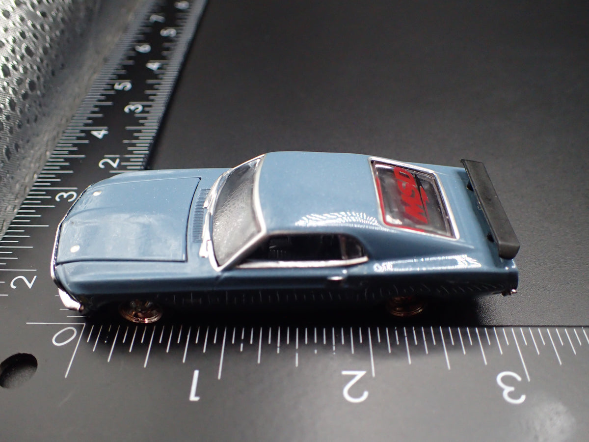 1970 70 FORD MUSTANG FASTBACK BLUE 1:64 SCALE DIORAMA DIECAST MODEL CAR