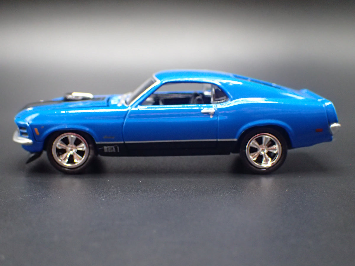1970 70 FORD MUSTANG MACH 1  1:64 SCALE COLLECTIBLE DIORAMA DIECAST MODEL CAR