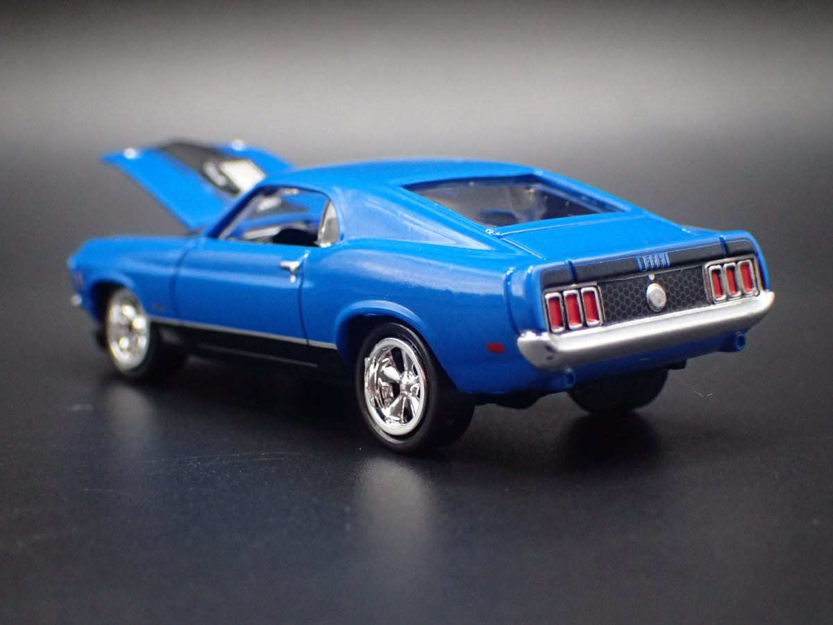 1970 70 FORD MUSTANG MACH 1  1:64 SCALE COLLECTIBLE DIORAMA DIECAST MODEL CAR