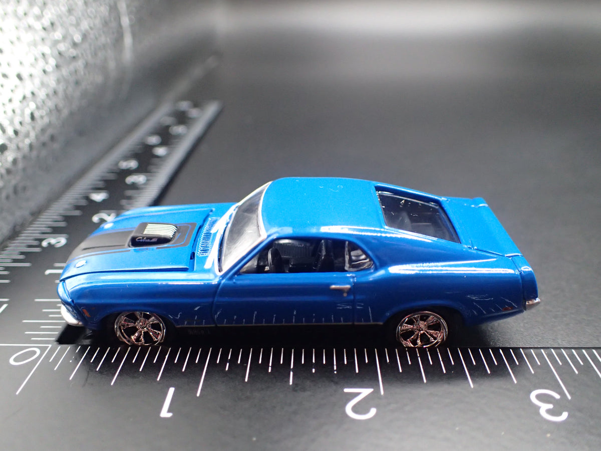1970 70 FORD MUSTANG MACH 1  1:64 SCALE COLLECTIBLE DIORAMA DIECAST MODEL CAR