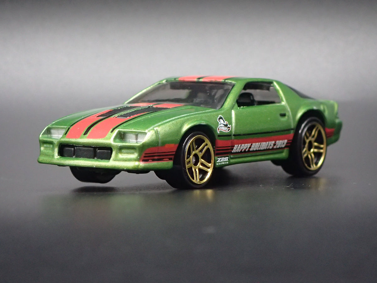 1985 85 CHEVY CHEVROLET CAMARO IROC-Z GREEN 1:64 SCALE DIECAST MODEL CAR