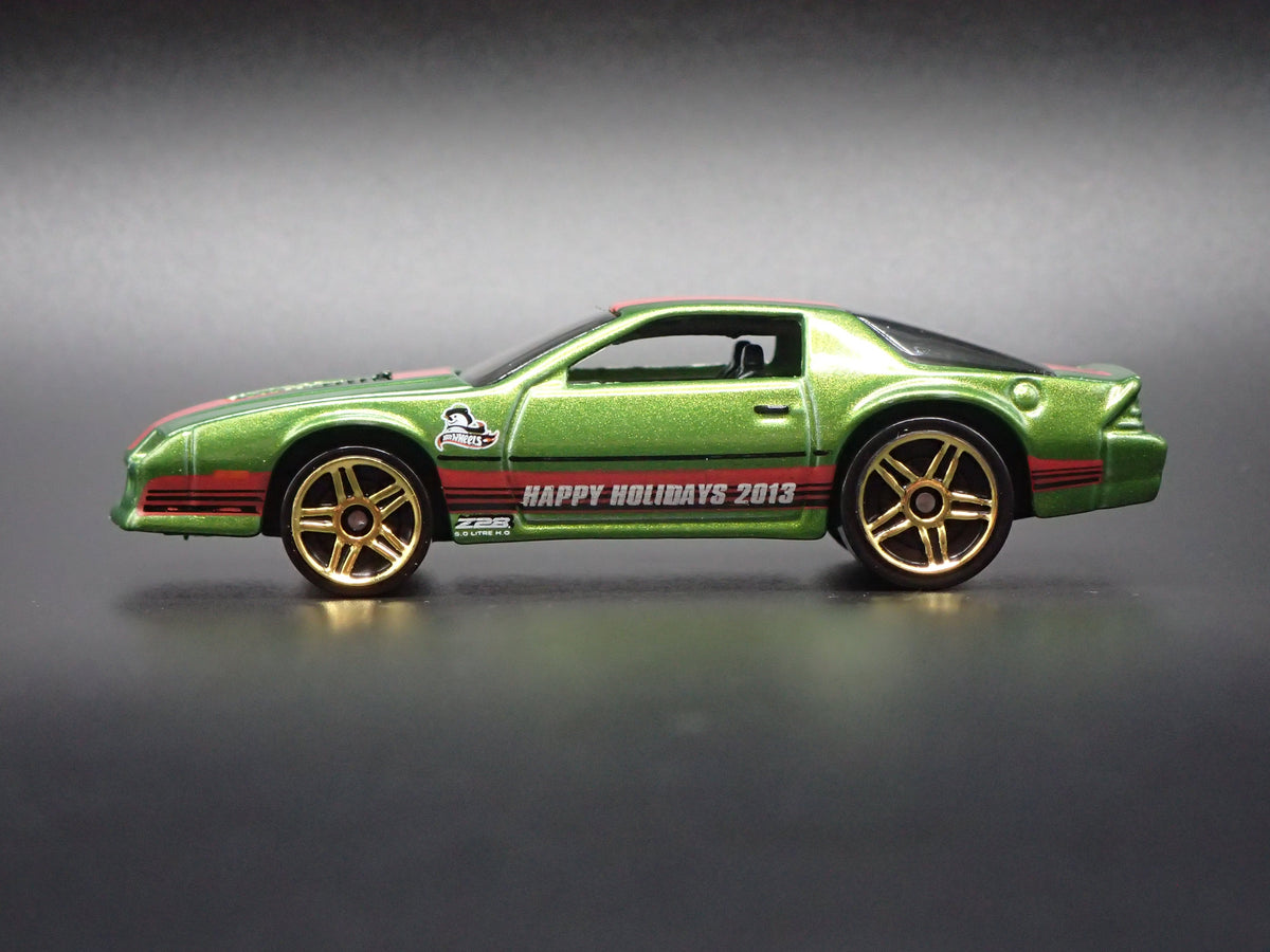 1985 85 CHEVY CHEVROLET CAMARO IROC-Z GREEN 1:64 SCALE DIECAST MODEL CAR