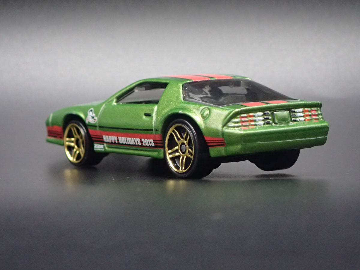 1985 85 CHEVY CHEVROLET CAMARO IROC-Z GREEN 1:64 SCALE DIECAST MODEL CAR