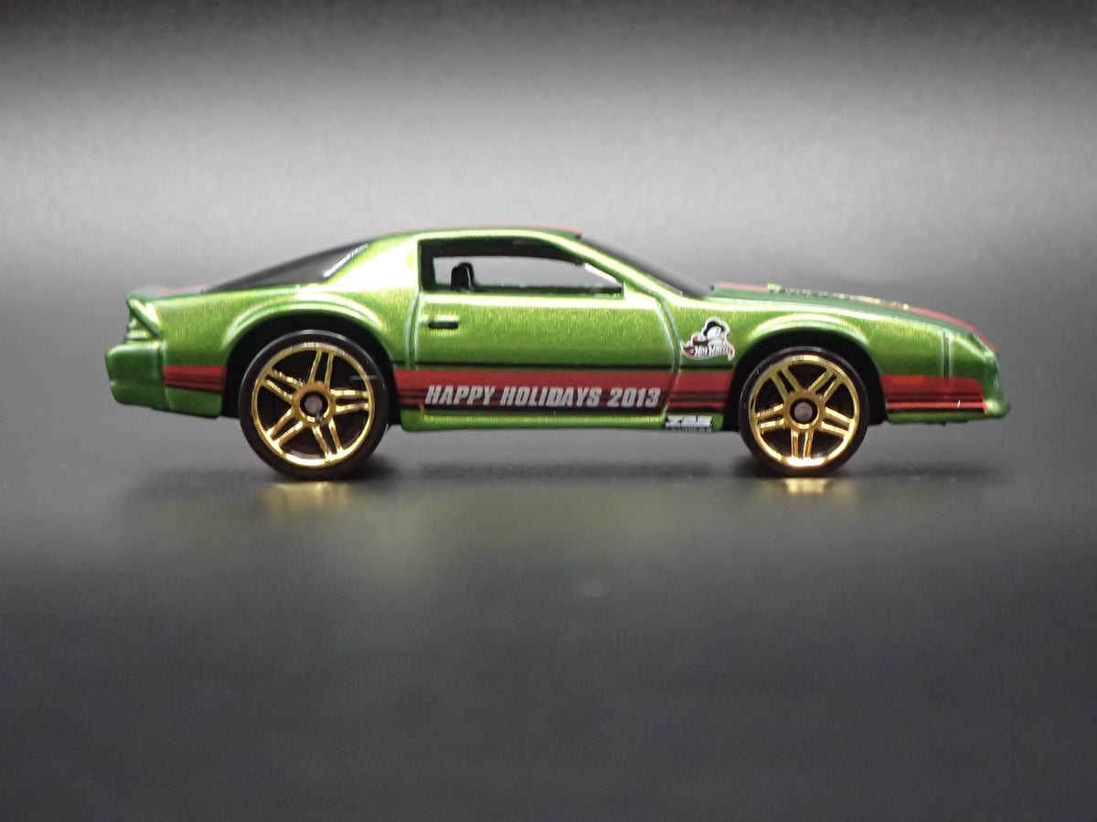 1985 85 CHEVY CHEVROLET CAMARO IROC-Z GREEN 1:64 SCALE DIECAST MODEL CAR