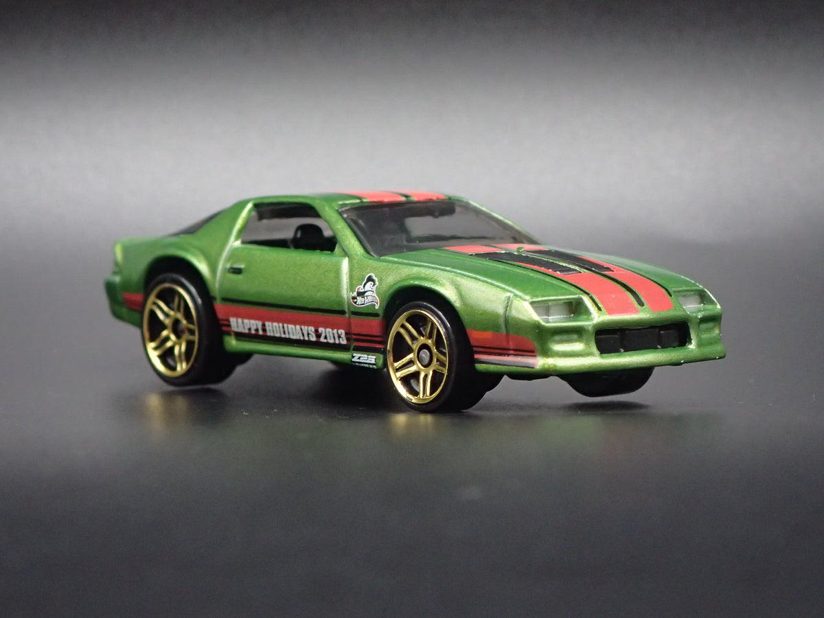 1985 85 CHEVY CHEVROLET CAMARO IROC-Z GREEN 1:64 SCALE DIECAST MODEL CAR