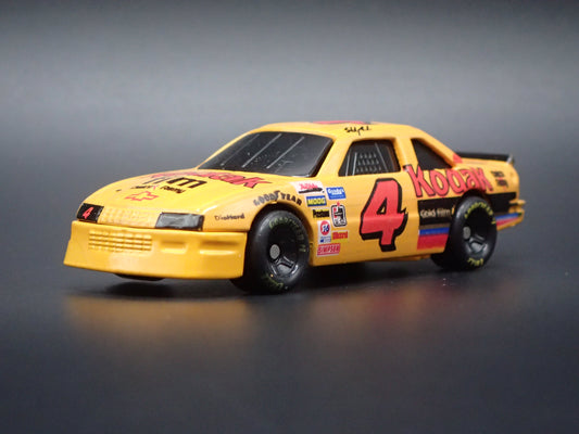 1994 94 CHEVROLET LUMINA 4 STERLING MARLIN NASCAR 1:64 SCALE DIECAST MODEL CAR