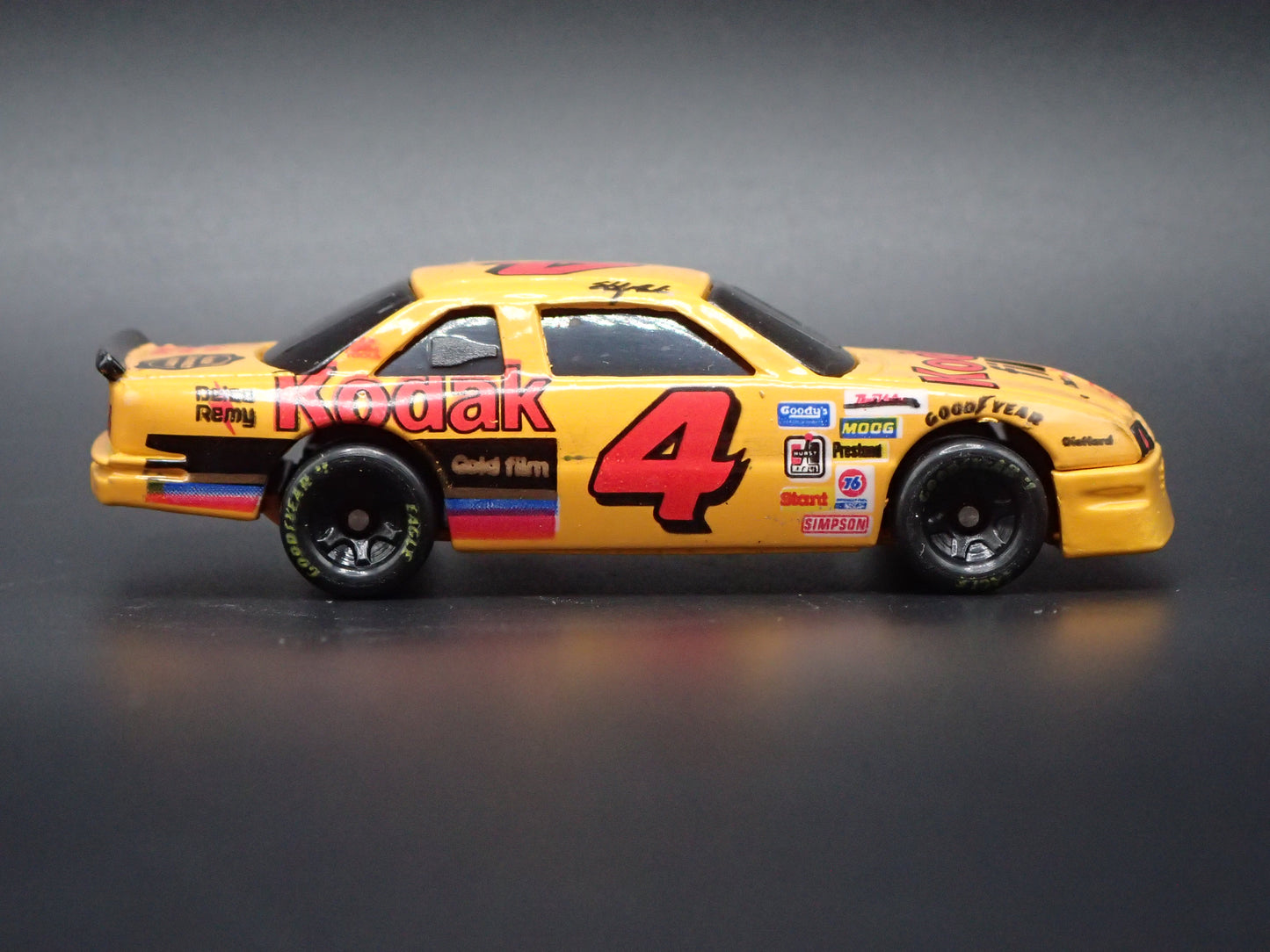1994 94 CHEVROLET LUMINA 4 STERLING MARLIN NASCAR 1:64 SCALE DIECAST MODEL CAR