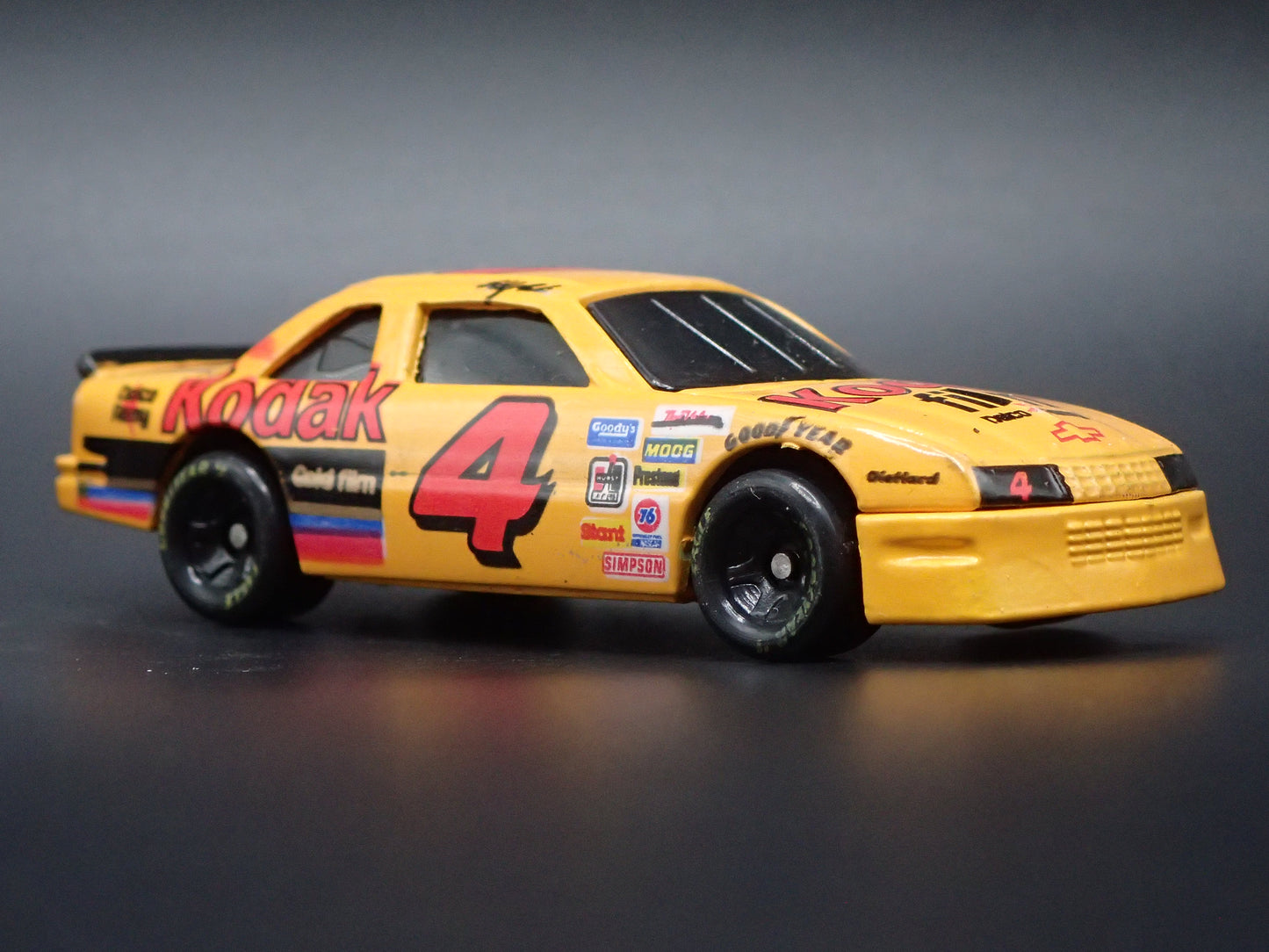 1994 94 CHEVROLET LUMINA 4 STERLING MARLIN NASCAR 1:64 SCALE DIECAST MODEL CAR
