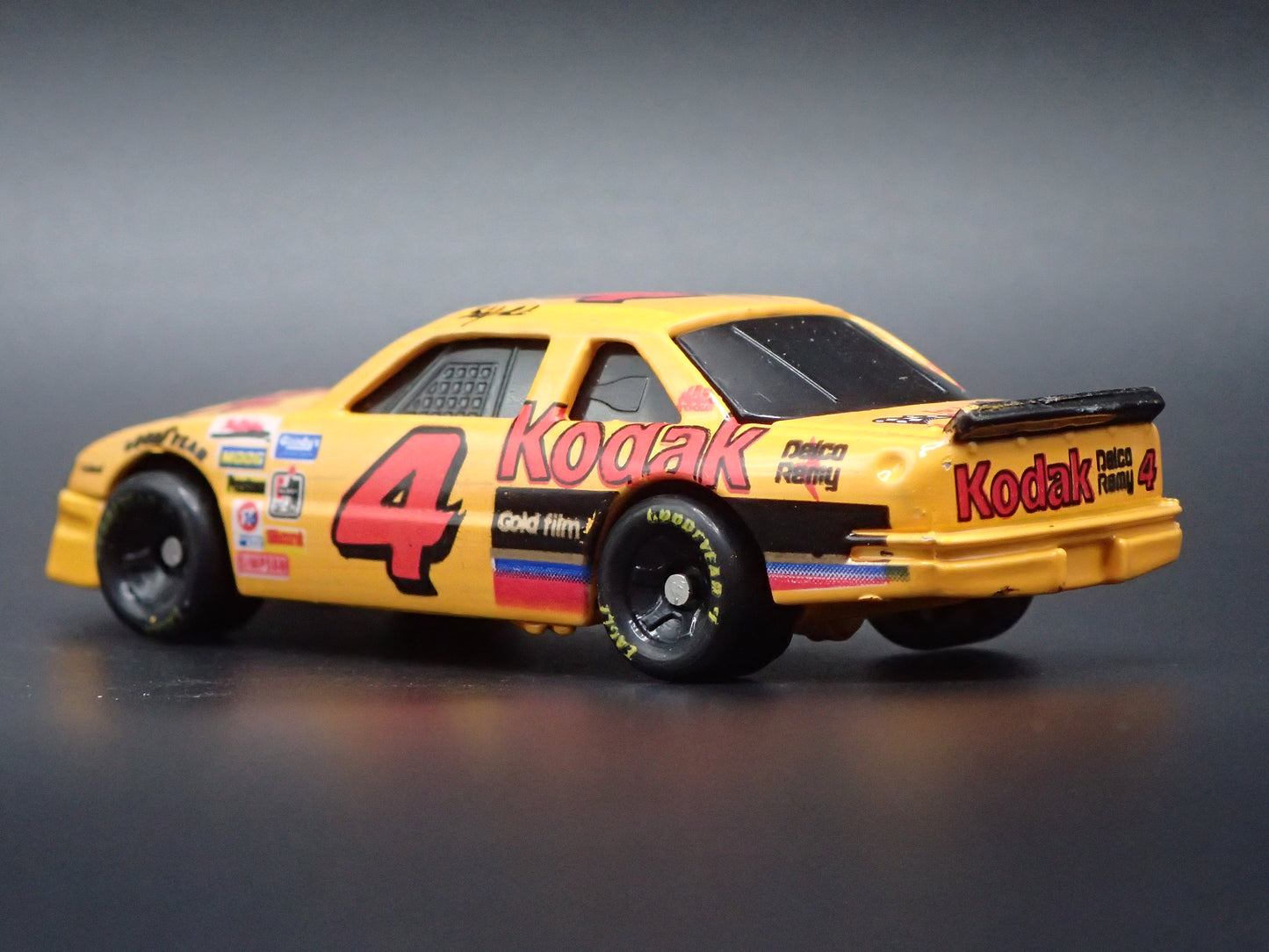 1994 94 CHEVROLET LUMINA 4 STERLING MARLIN NASCAR 1:64 SCALE DIECAST MODEL CAR