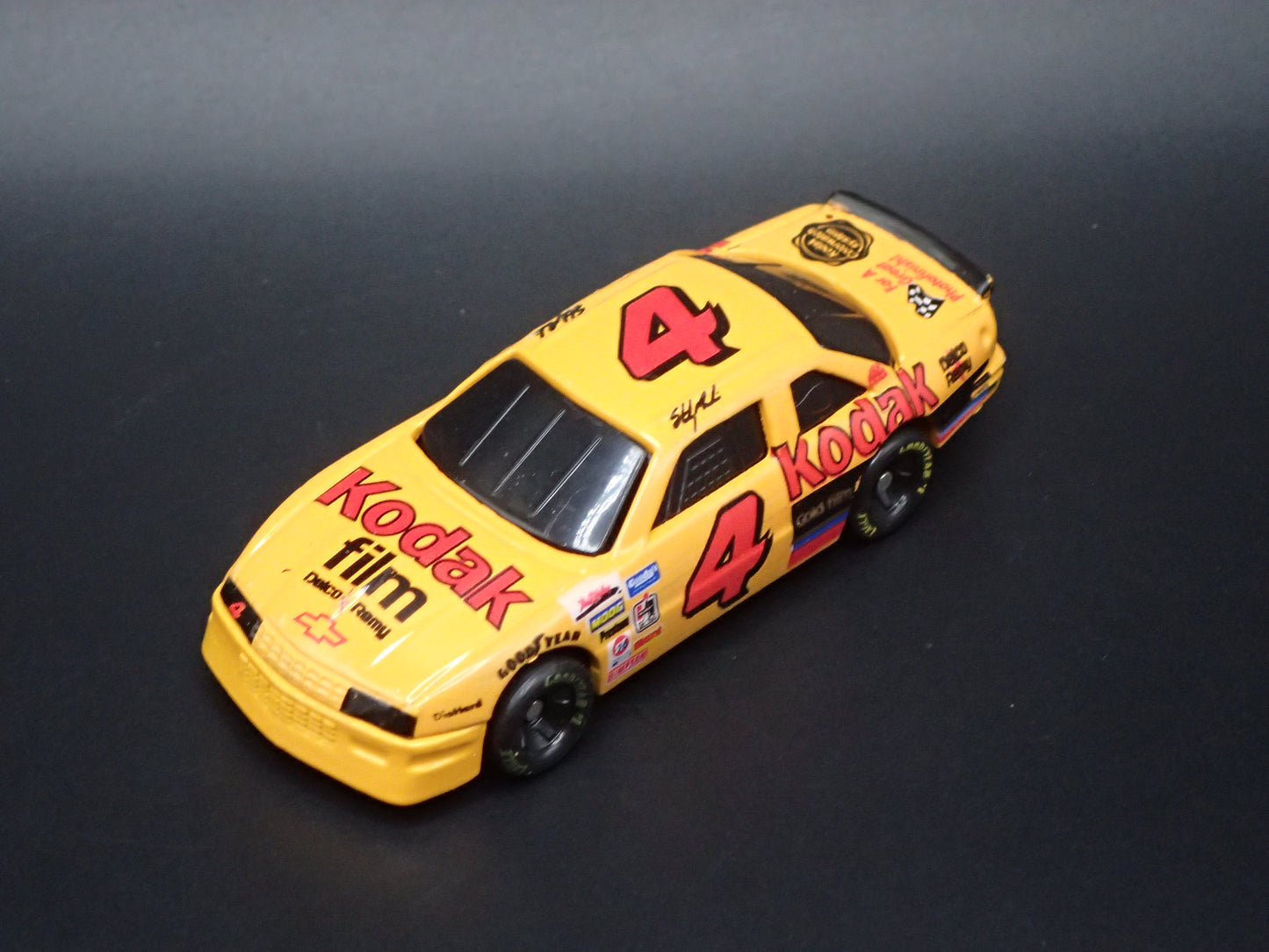 1994 94 CHEVROLET LUMINA 4 STERLING MARLIN NASCAR 1:64 SCALE DIECAST MODEL CAR