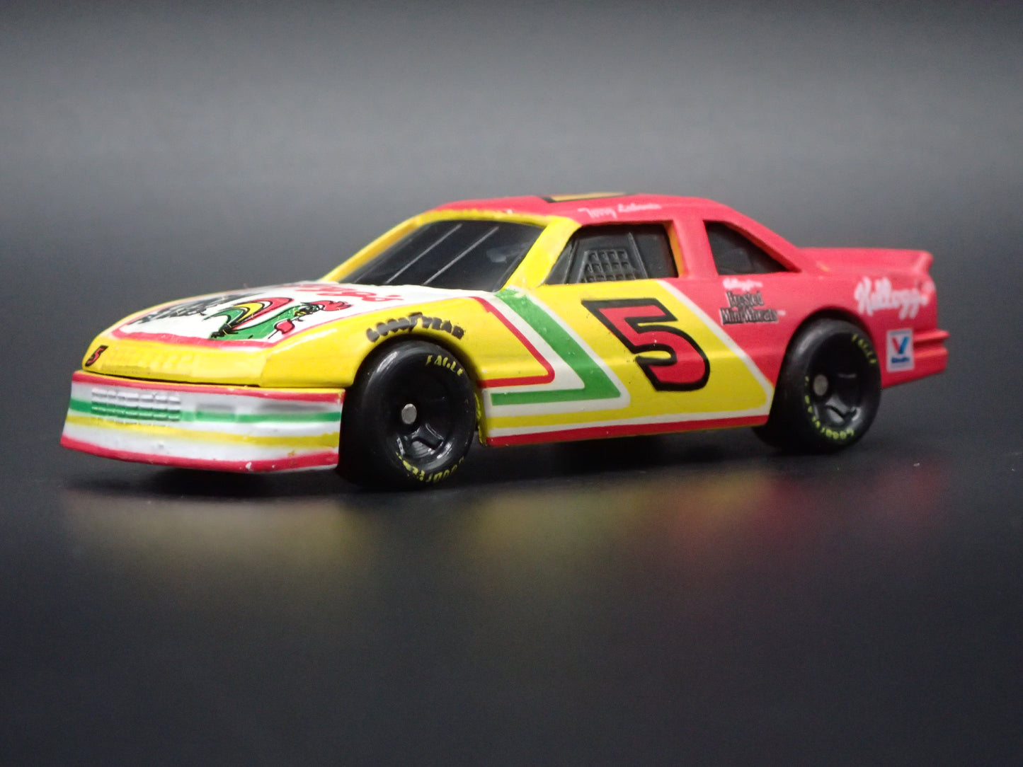 1996 CHEVY CHEVROLET MONTE CARLO 5 TERRY LABONTE NASCAR 1:64 DIECAST MODEL CAR