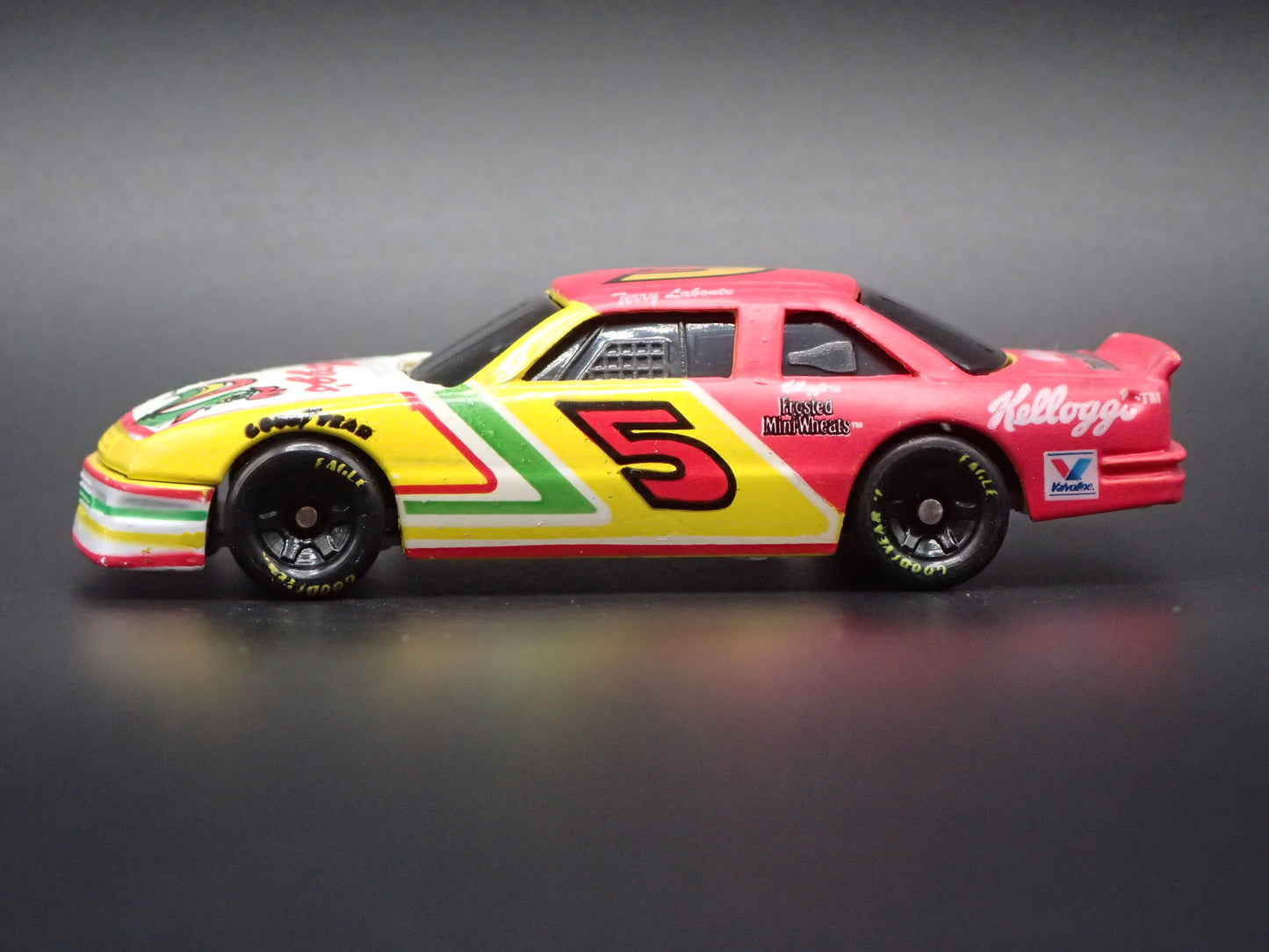 1996 CHEVY CHEVROLET MONTE CARLO 5 TERRY LABONTE NASCAR 1:64 DIECAST MODEL CAR