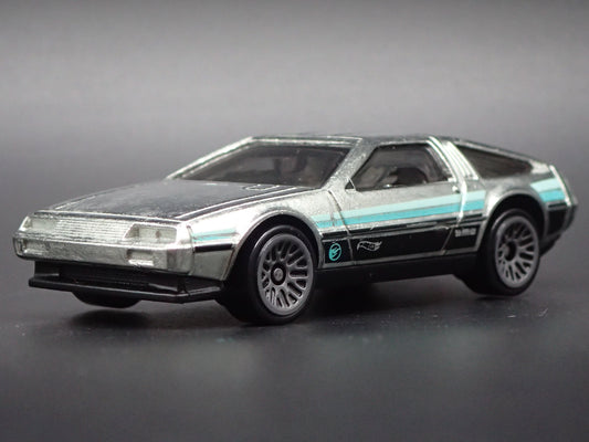1981-1983 DMC DELOREAN SILVER 1:64 SCALE COLLECTIBLE DIORAMA DIECAST MODEL CAR
