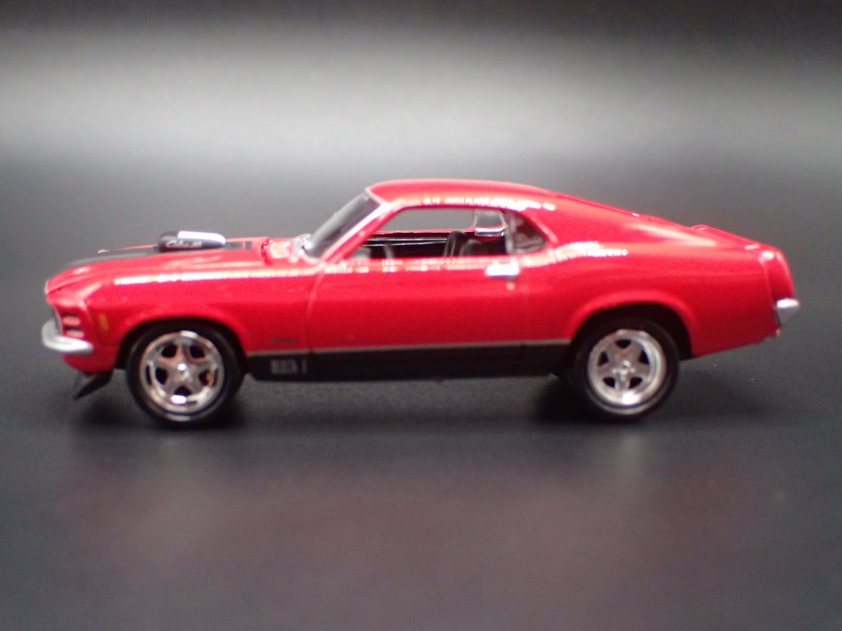 1970 70 FORD MUSTANG MACH 1  1:64 SCALE COLLECTIBLE DIORAMA DIECAST MODEL CAR