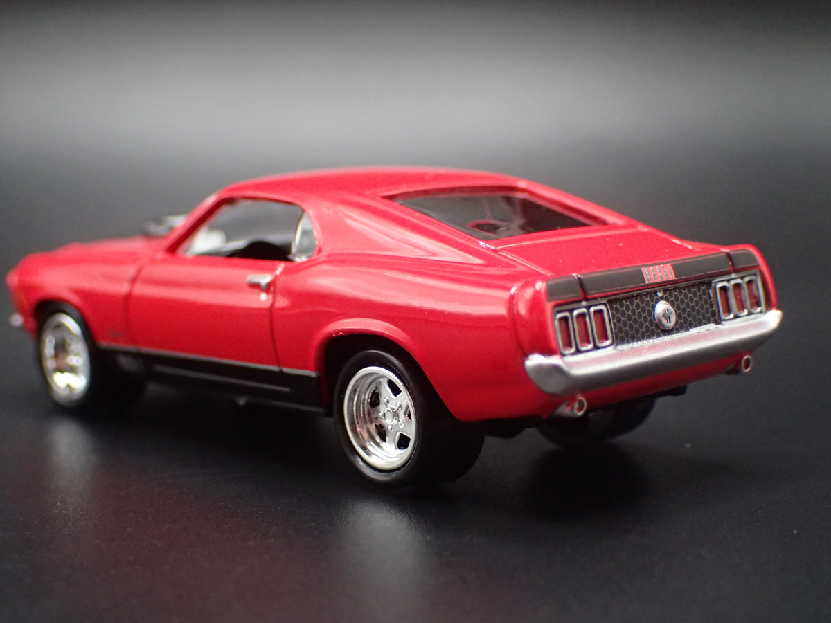 1970 70 FORD MUSTANG MACH 1  1:64 SCALE COLLECTIBLE DIORAMA DIECAST MODEL CAR