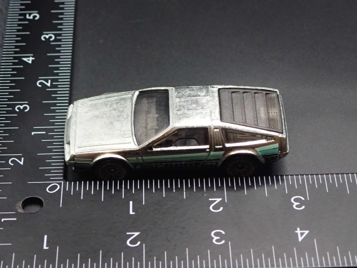 1981-1983 DMC DELOREAN SILVER 1:64 SCALE COLLECTIBLE DIORAMA DIECAST MODEL CAR