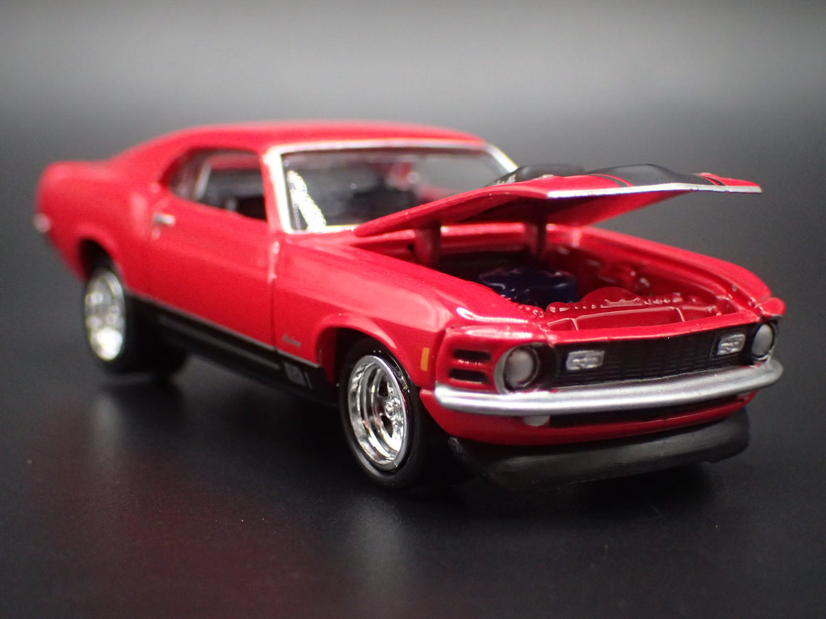 1970 70 FORD MUSTANG MACH 1  1:64 SCALE COLLECTIBLE DIORAMA DIECAST MODEL CAR