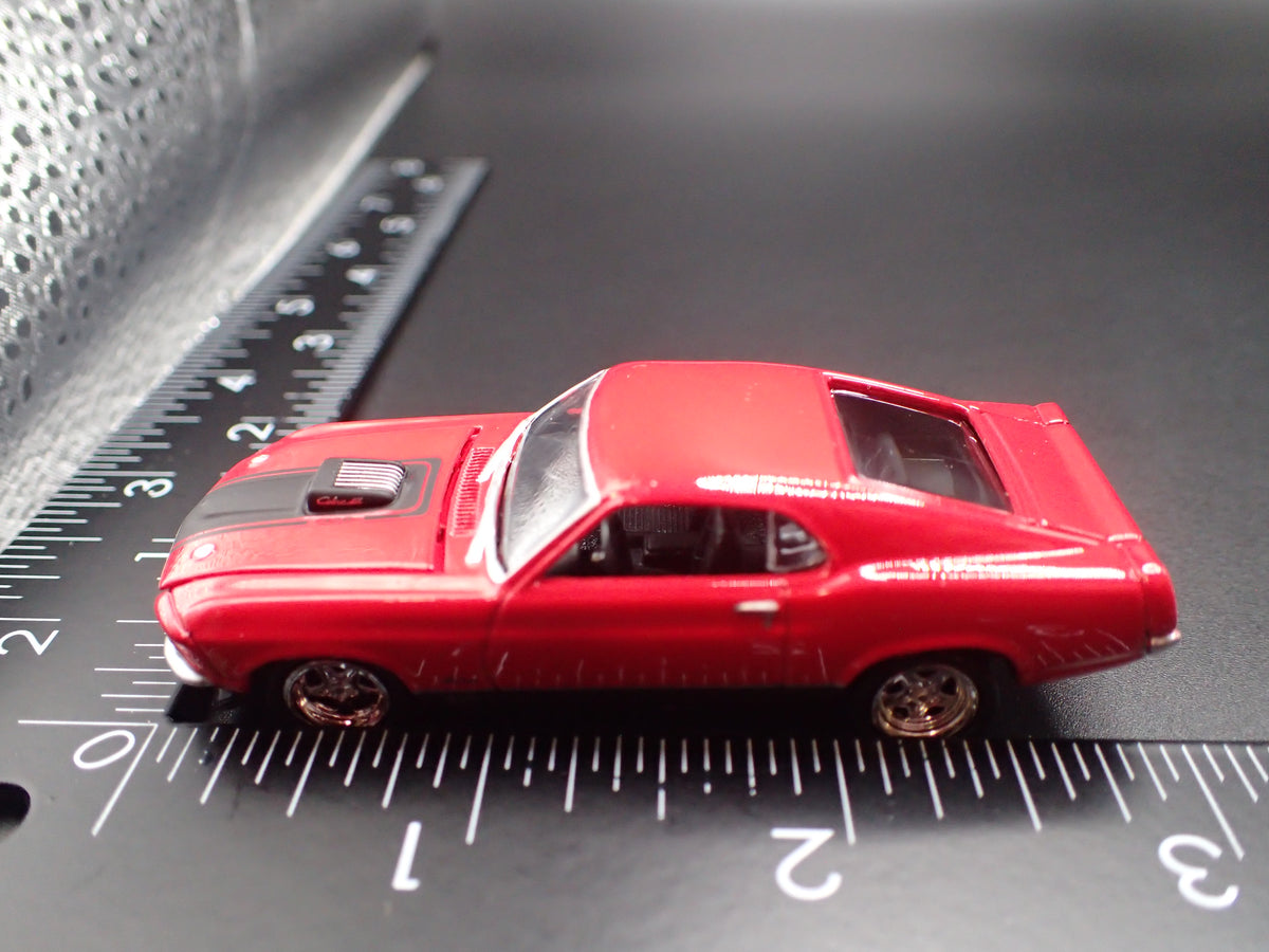 1970 70 FORD MUSTANG MACH 1  1:64 SCALE COLLECTIBLE DIORAMA DIECAST MODEL CAR