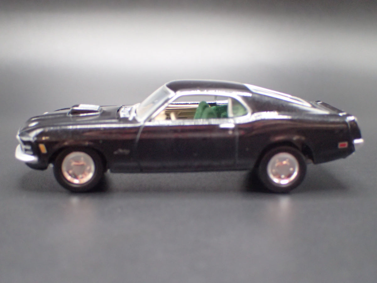 1970 70 FORD MUSTANG MACH 1  1:64 SCALE COLLECTIBLE DIORAMA DIECAST MODEL CAR